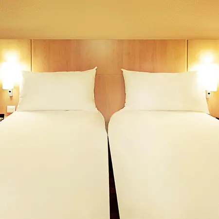 Ibis Car Ferry Hotell