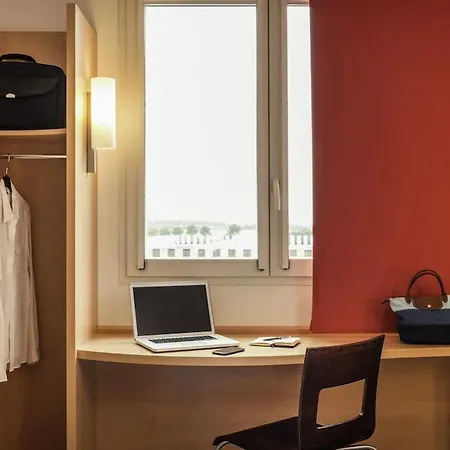 Hotel Ibis Car Ferry 3*