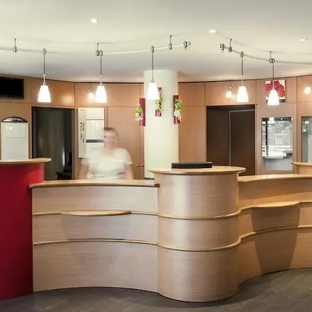 宜必思加莱汽车渡轮酒店 酒店