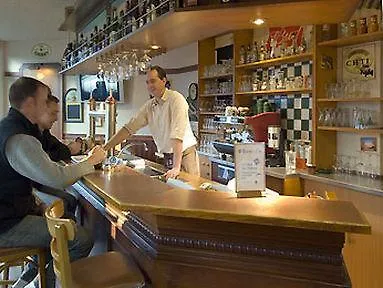 宜必思加莱汽车渡轮酒店 3*