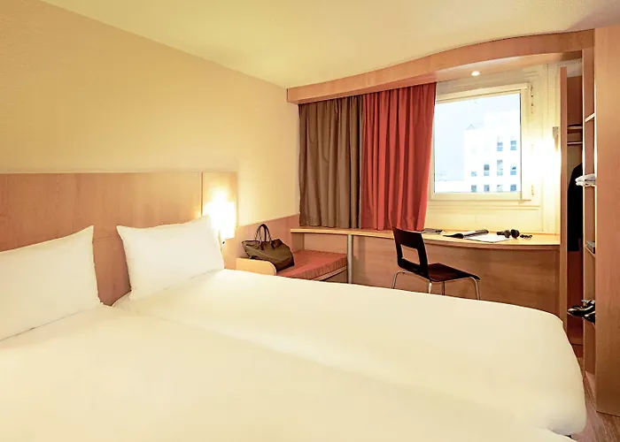 Ibis Car Ferry Hotell 3*