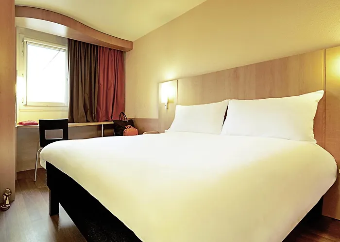 Ibis Car Ferry Hotell