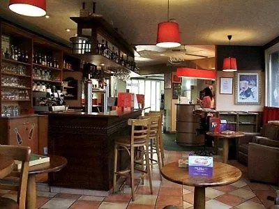 宜必思加莱汽车渡轮酒店