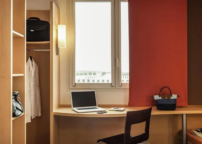 Hotell Ibis Car Ferry 3*